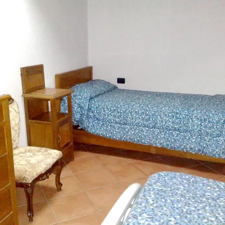 4 Bedrooms Appartement With Lake View Enclosed Garden And Wifi At Dervio Apartment *